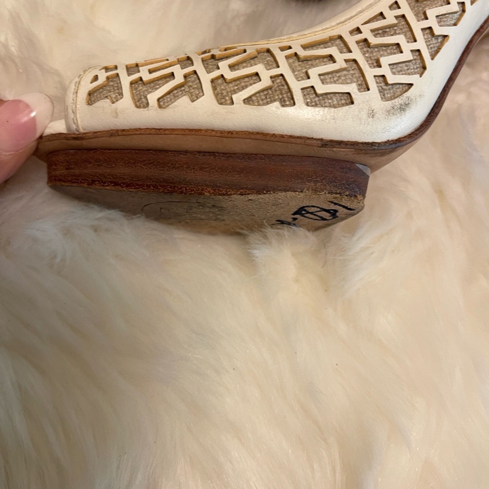 Tory Burch Off White Open Toe Lattice Style Peep Toe High Heels Size 8 1/2 - Picture 8 of 12
